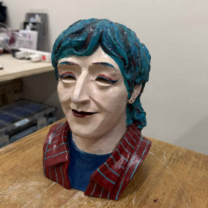 IZA - Isabelle Ardevol donne des cours de modelage en argile et de sculpture dans son atelier 