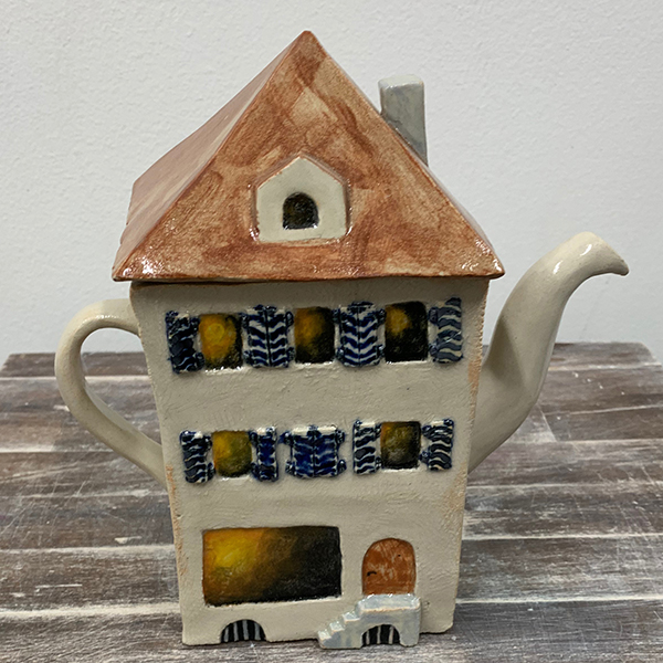 IZA - Isabelle Ardevol donne des cours de modelage en argile et de sculpture dans son atelier