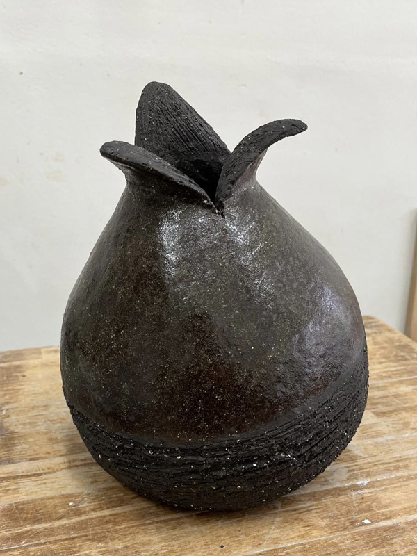 IZA - Isabelle Ardevol donne des cours de modelage en argile et de sculpture dans son atelier