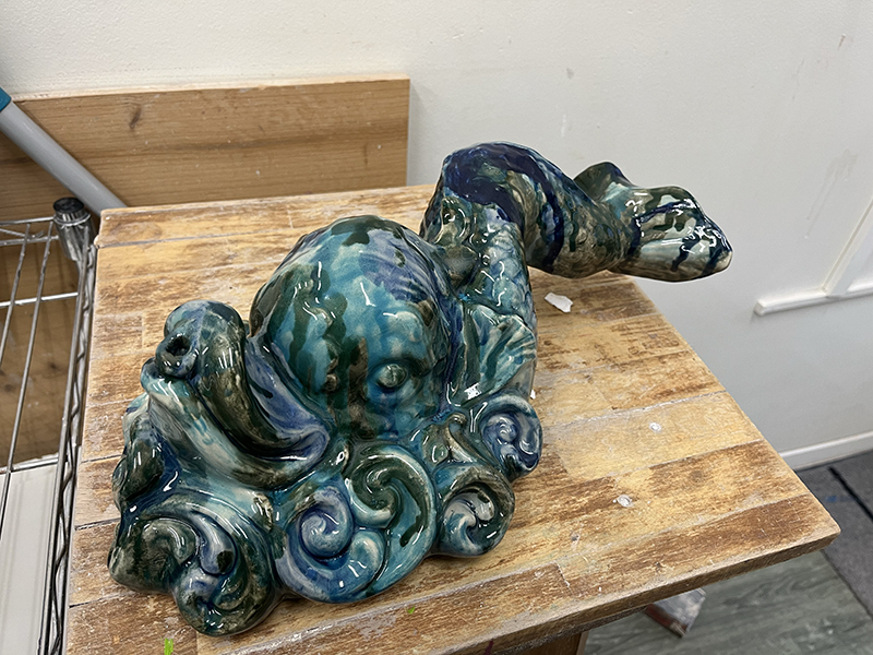 IZA - Isabelle Ardevol donne des cours de modelage en argile et de sculpture dans son atelier 