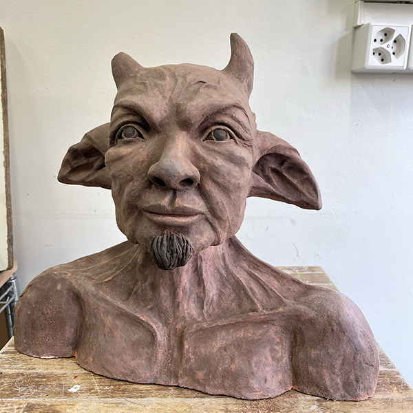 IZA - Isabelle Ardevol donne des cours de modelage en argile et de sculpture dans son atelier - sculptures de Coline R. M.