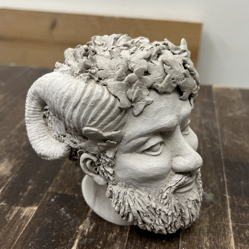 IZA - Isabelle Ardevol donne des cours de modelage en argile et de sculpture dans son atelier