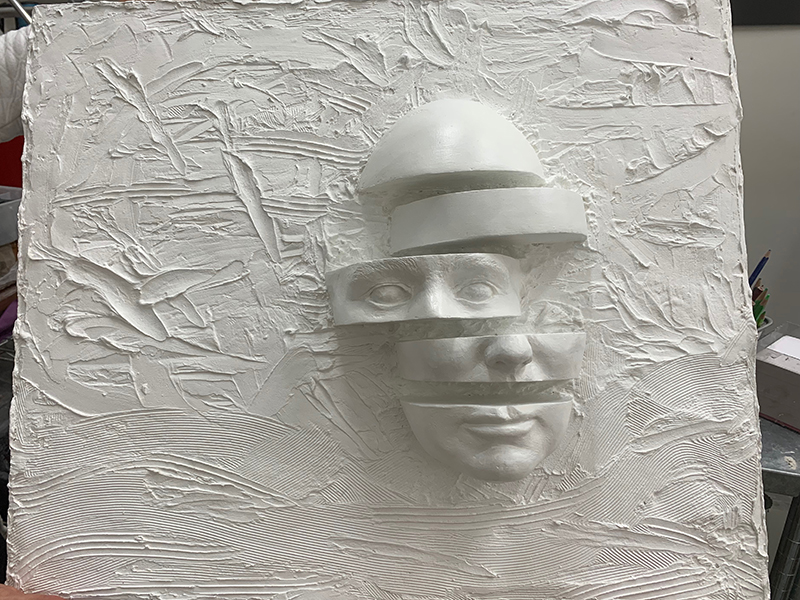 IZA - Isabelle Ardevol donne des cours de modelage en argile et de sculpture dans son atelier.