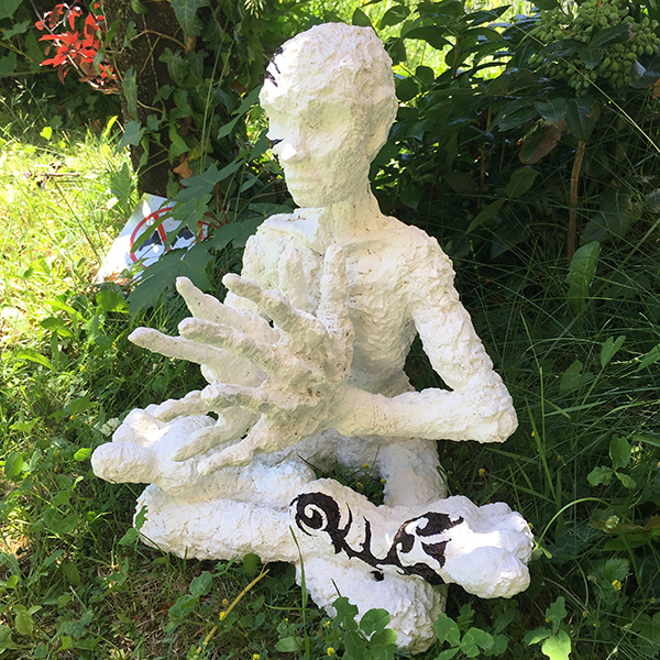 IZA - Isabelle Ardevol donne des cours de modelage en argile et de sculpture dans son atelier 