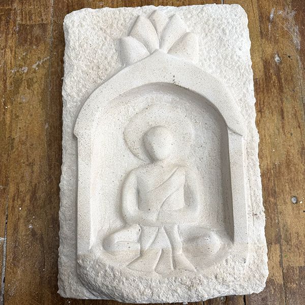 IZA - Isabelle Ardevol, cours de taille de pierre calcaire.