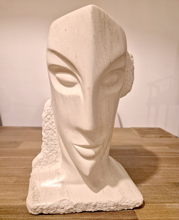 IZA - Isabelle Ardevol, cours de taille de pierre calcaire.