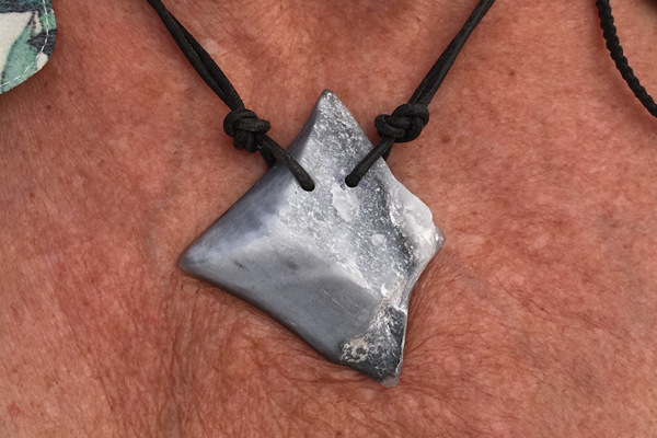 IZA -  Isabelle Ardevol donne des cours de taille de steatite dans son atelier de Lausanne. 