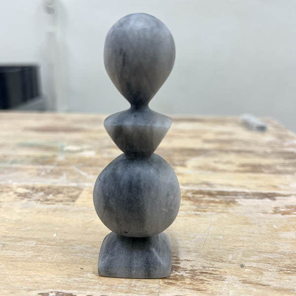 IZA -  Isabelle Ardevol donne des cours de taille de steatite 