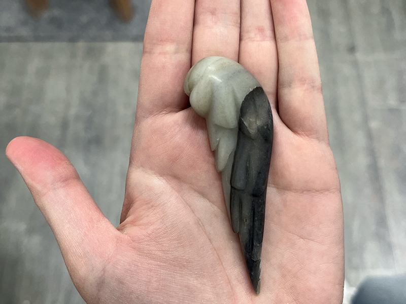 IZA -  Isabelle Ardevol donne des cours de taille de steatite dans son atelier de Lausanne. 