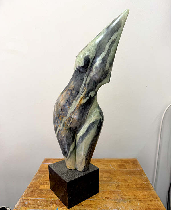 IZA - Isabelle Ardevol, cours de taille de steatite (pierre tendre) a Lausanne - Travaux d'eleves Elisabeth N.