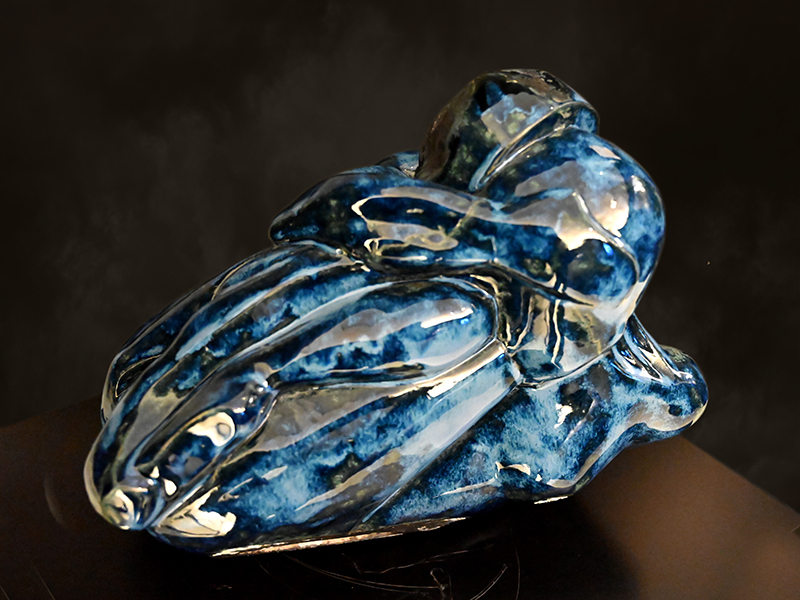 IZA, Isabelle Ardevol - Etats d'Ame, sculpture en porcelaine noire - vue de face - 2024