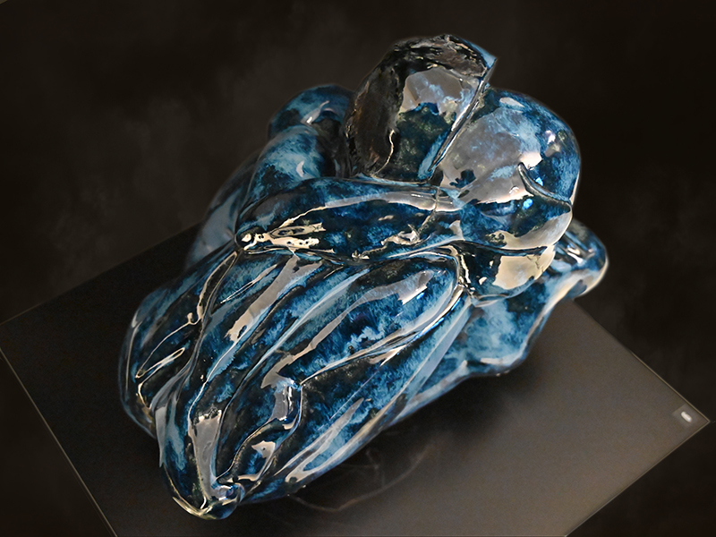 IZA, Isabelle Ardevol - Etats d'Ame, sculpture en porcelaine noire - vue de face - 2024